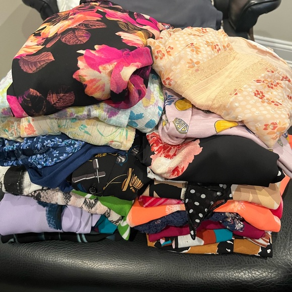 Tops - Picture 3 of 4